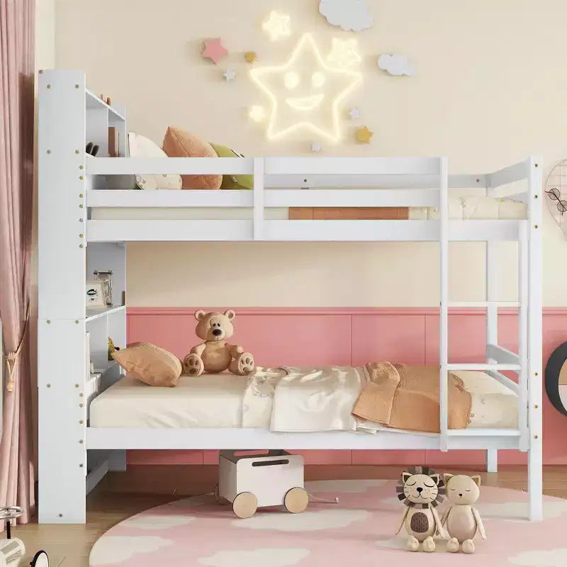 Letto a castello singolo su singolo con mensole portaoggetti, letto a castello per bambini 2 in 1 in legno di gomma con sponde di sicurezza e scaletta, letto singolo per la camera da letto