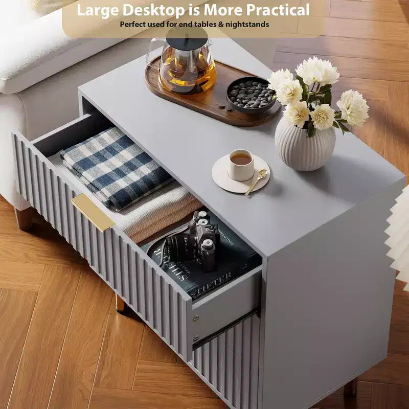 Comò a 3 cassetti per camera da letto, comodino moderno scanalato con cassetti profondi, cassettiera con piano largo, organizer in legno, tavolino