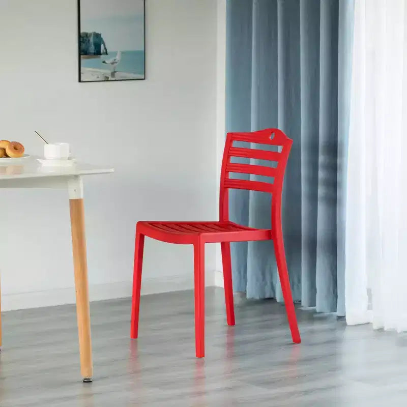Sedia da pranzo moderna in plastica con schienale a pioli